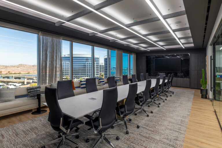 Continuous linear lighting in an office boardroom